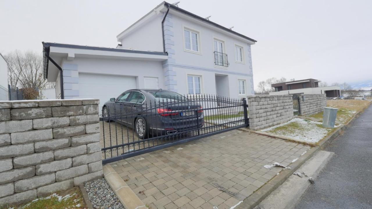 הוילה Liptovský Mikuláš Apartmanovy Dom S Virivkou, Pod Secnom, Liptovsky Jan מראה חיצוני תמונה