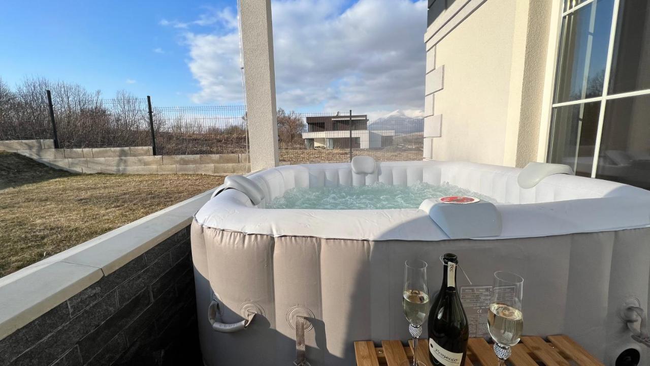 הוילה Liptovský Mikuláš Apartmanovy Dom S Virivkou, Pod Secnom, Liptovsky Jan מראה חיצוני תמונה