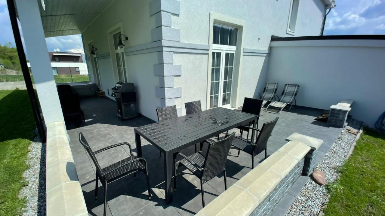 הוילה Liptovský Mikuláš Apartmanovy Dom S Virivkou, Pod Secnom, Liptovsky Jan מראה חיצוני תמונה